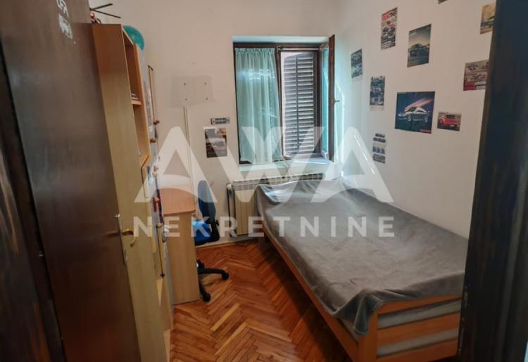 Apatin. Prostrana, porodična kuća 203m2, plac 16ar