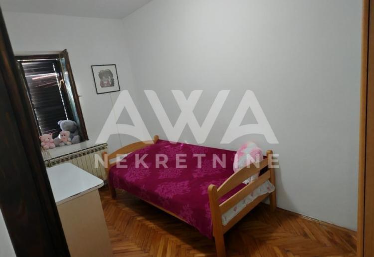 Apatin. Prostrana, porodična kuća 203m2, plac 16ar