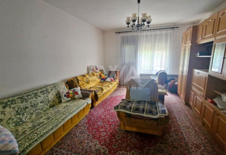 Apatin, Kuća spratnica 236 m2, plac 443 m2