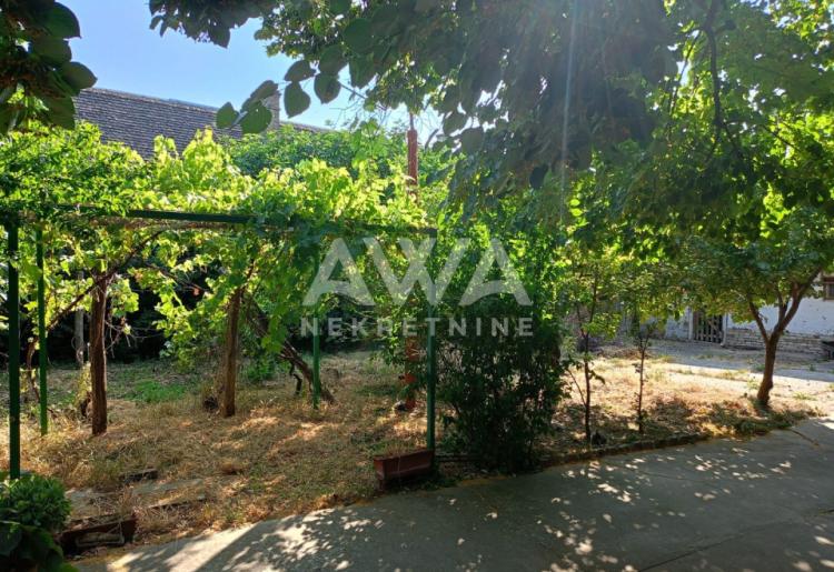 Starogradska kuća 153m2, plac 22ar