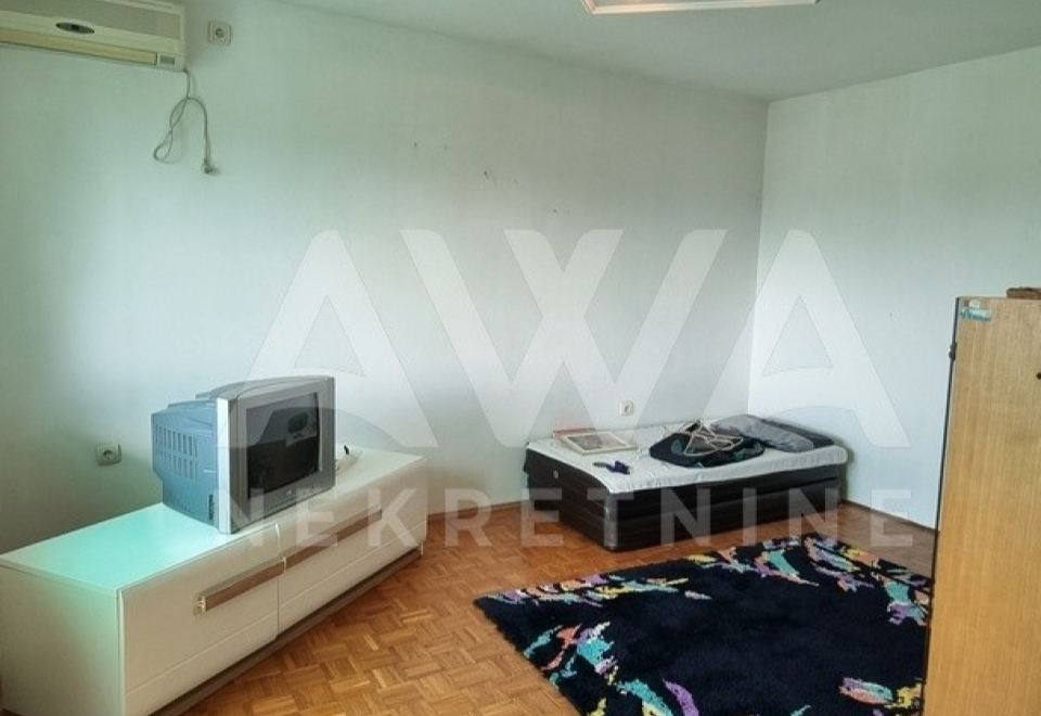Apatin. Stambeno – poslovni obejkat. I za život i za rad