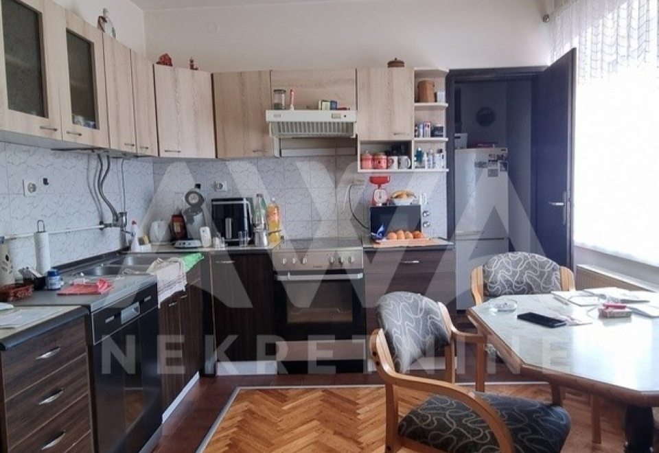 Apatin. Stambeno – poslovni obejkat. I za život i za rad