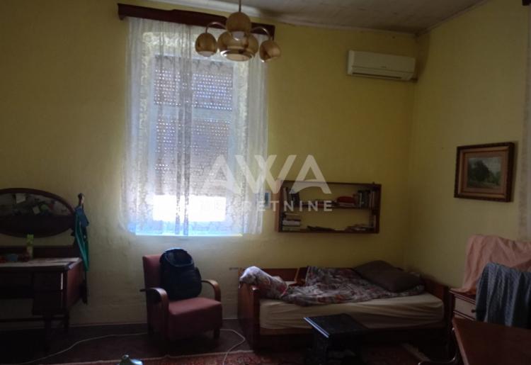 Apatin. Centar. Kuća 508m, plac 11ar