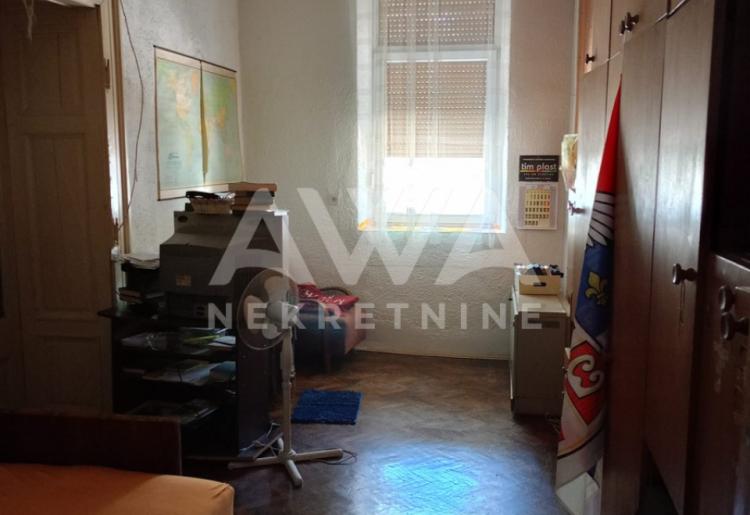 Apatin. Centar. Kuća 508m, plac 11ar