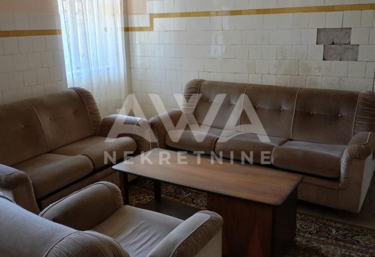 Apatin. Centar. Kuća 508m, plac 11ar