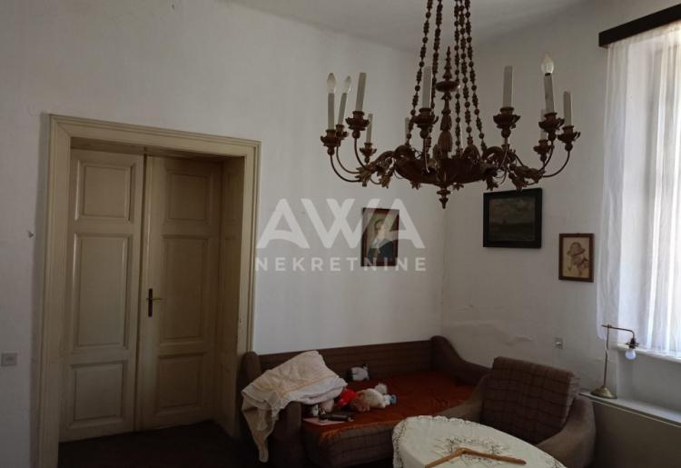 Apatin. Centar. Kuća 508m, plac 11ar