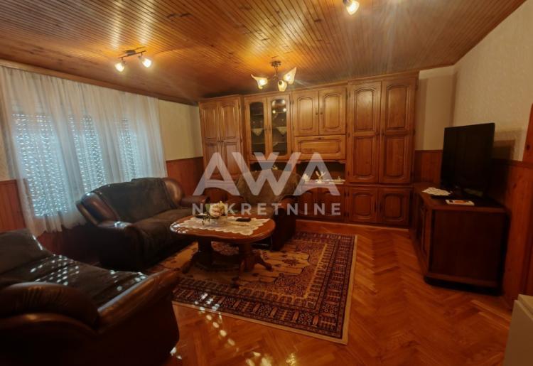 Sonta. Prizemna, renovirana, nameštena 126m2, plac 12ar