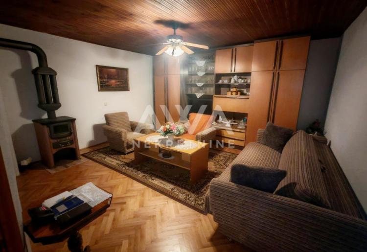 Sonta. Prizemna, renovirana, nameštena 126m2, plac 12ar