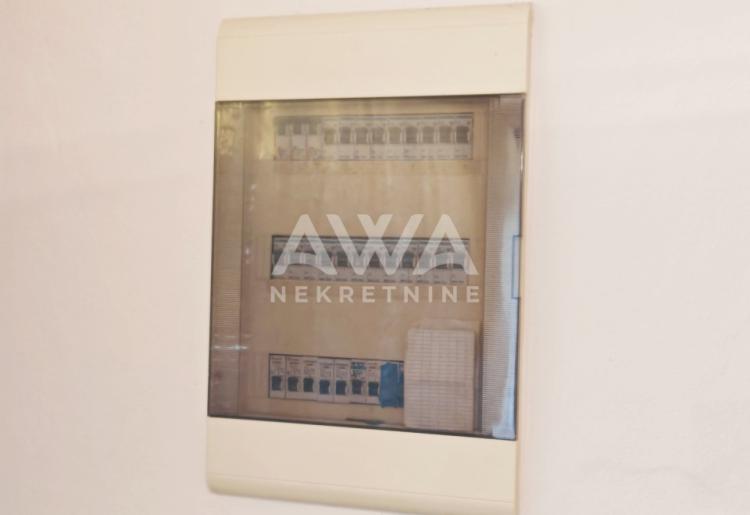 Sonta. Prizemna, renovirana, nameštena 126m2, plac 12ar