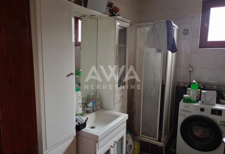 Apatin. Prizemna kuća 195m2, plac 43ar