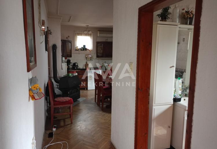 Apatin. Prizemna kuća 195m2, plac 43ar