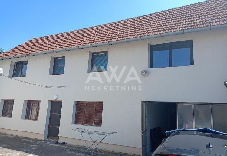 Apatin. Dve kuće, starija 81m2 i novija spratna 93m2 plac 438 m2