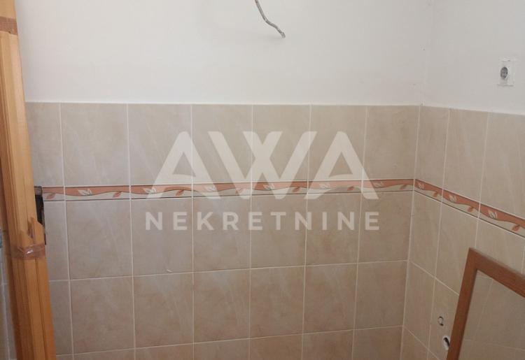 Apatin. Dve kuće, starija 81m2 i novija spratna 93m2 plac 438 m2