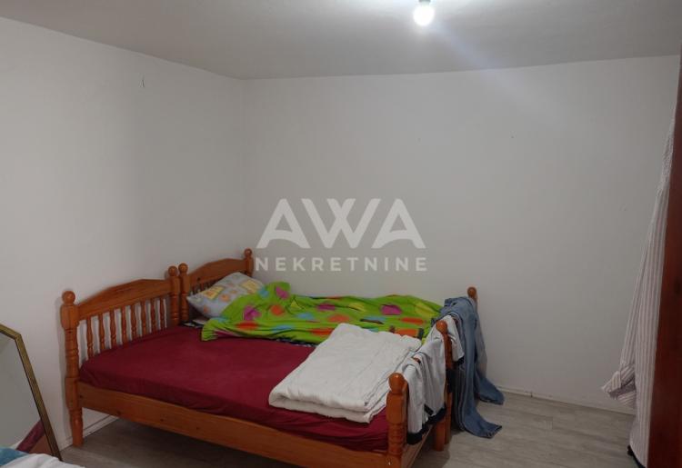 Apatin. Dve kuće, starija 81m2 i novija spratna 93m2 plac 438 m2