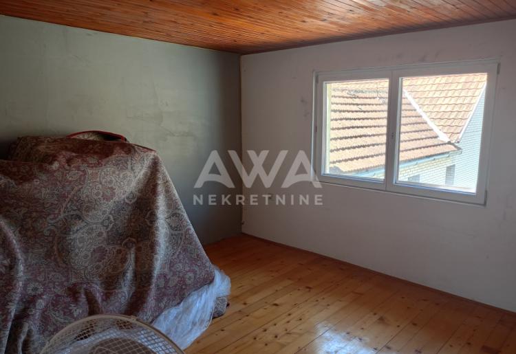 Apatin. Dve kuće, starija 81m2 i novija spratna 93m2 plac 438 m2