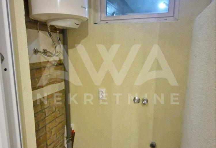 Kompletno sređen 3.5-soban stan na prodaju u Apatinu – 95 m², centar, velika terasa