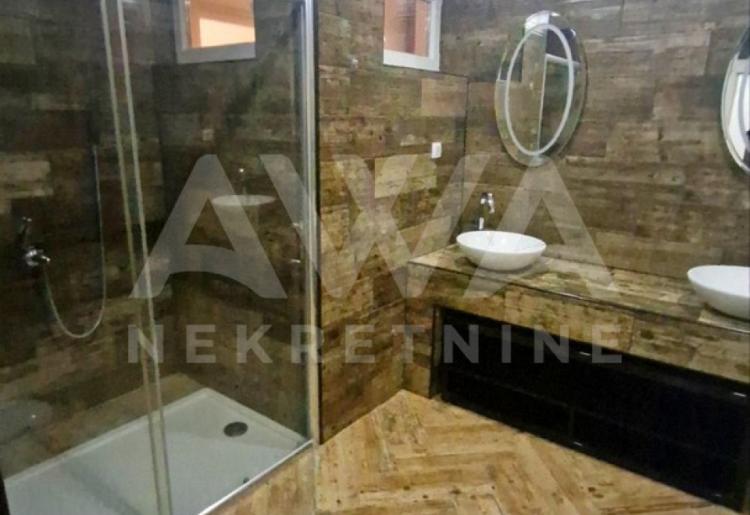 Kompletno sređen 3.5-soban stan na prodaju u Apatinu – 95 m², centar, velika terasa